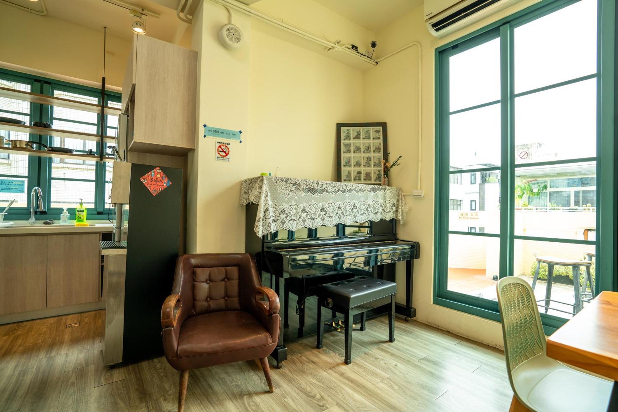 Funtime Hostel Цзяи Экстерьер фото